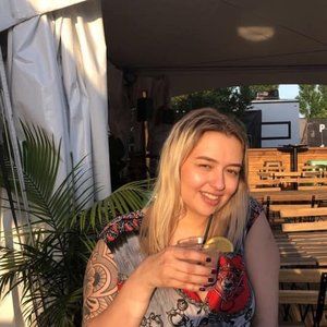 Meet your Posher, Cassandra